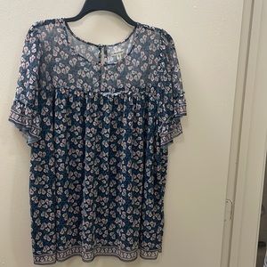 2X short sleeve sheer top